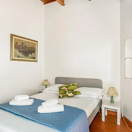 Guesthost - Nest Steps From Cascine Park Apartamento